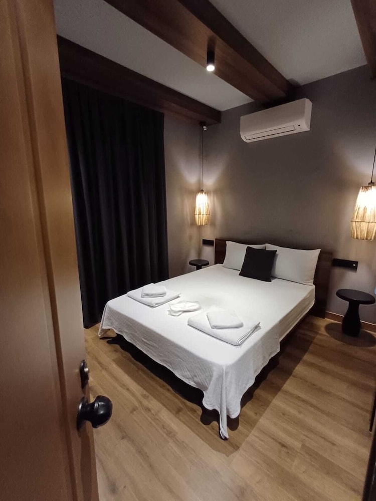 Economy Double Room, Garden View