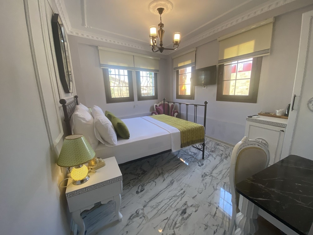 Standard Double Room - Photo 2