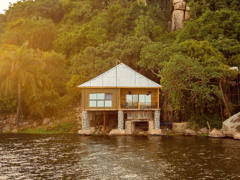 Super Luxury FamilyTent with Private Pool
