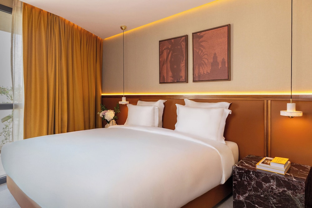 Deluxe Room, 1 Queen Bed, Terrace