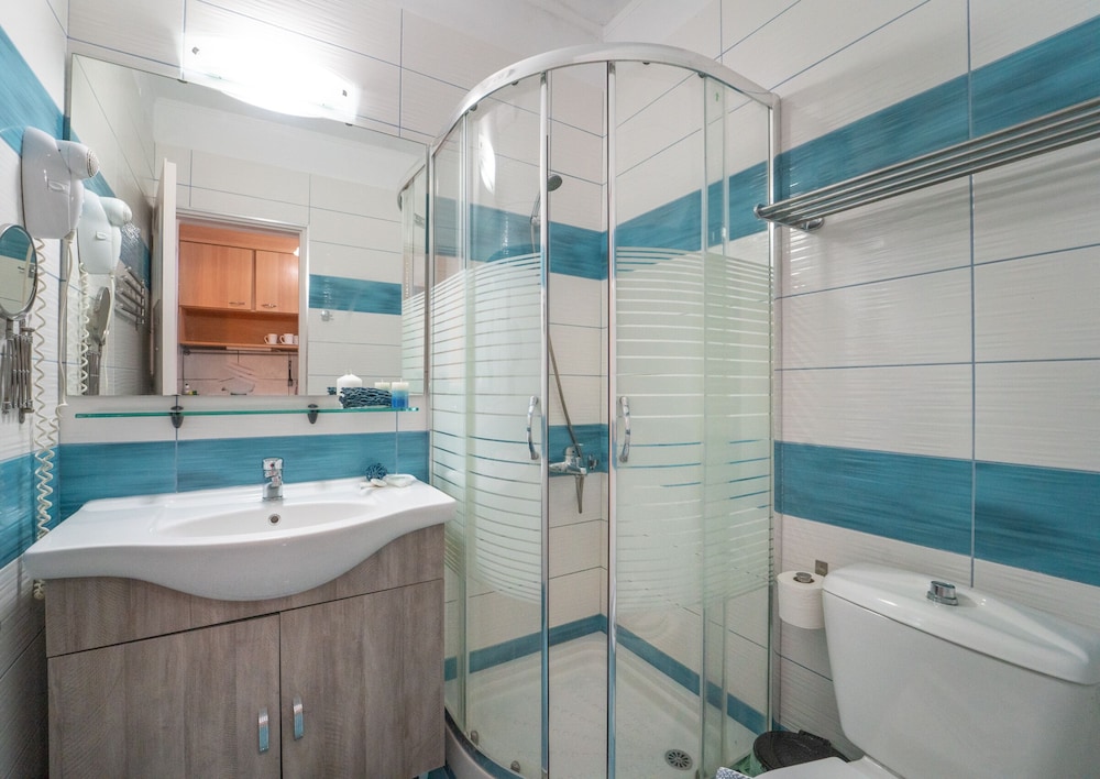 Apartment, 2 Bedrooms, Ground Floor photo 3