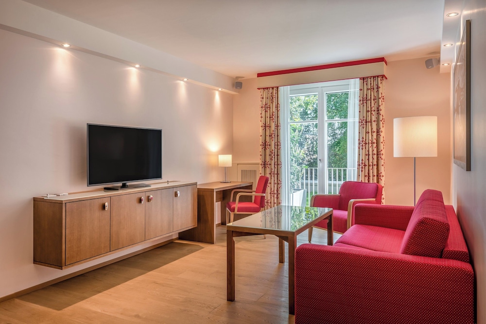 Grand Suite, 1 Bedroom - Photo 3