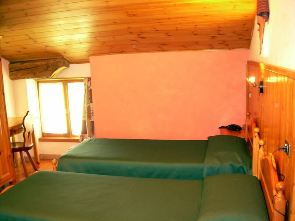 Single Room, Mountain View