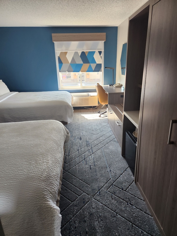 Standard Room, 2 Queen Beds, Accessible Bathtub (Communications) - Photo 1