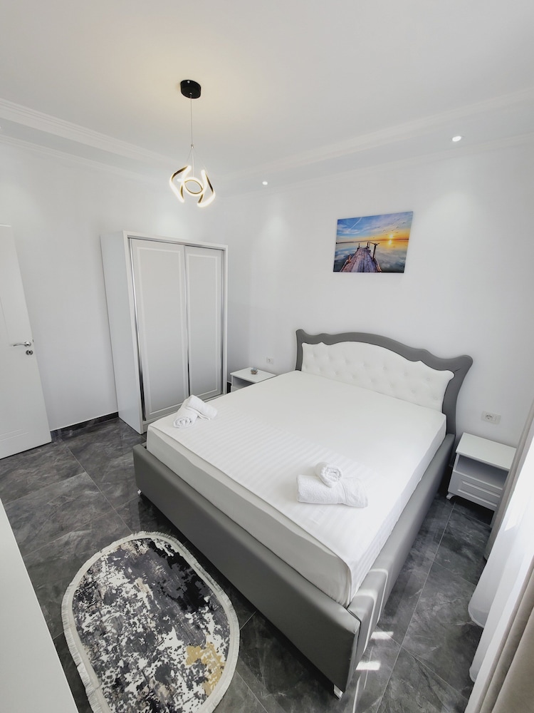 Deluxe Studio Suite, 1 King Bed with Sofa bed, Non Smoking, Sea View