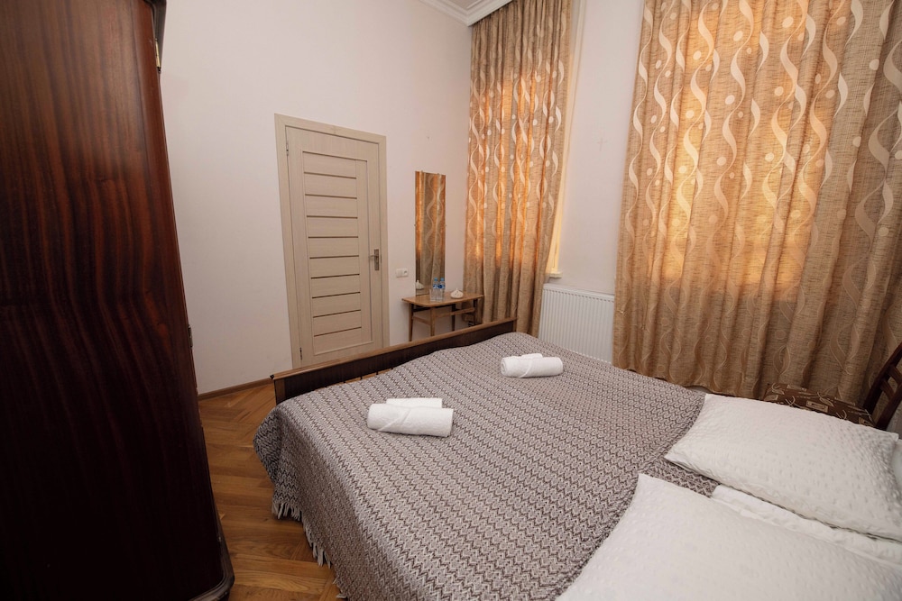 Comfort Double Room, Shared Bathroom photo 3