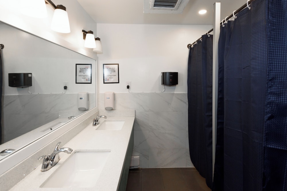 Private 6-Bed Dorm