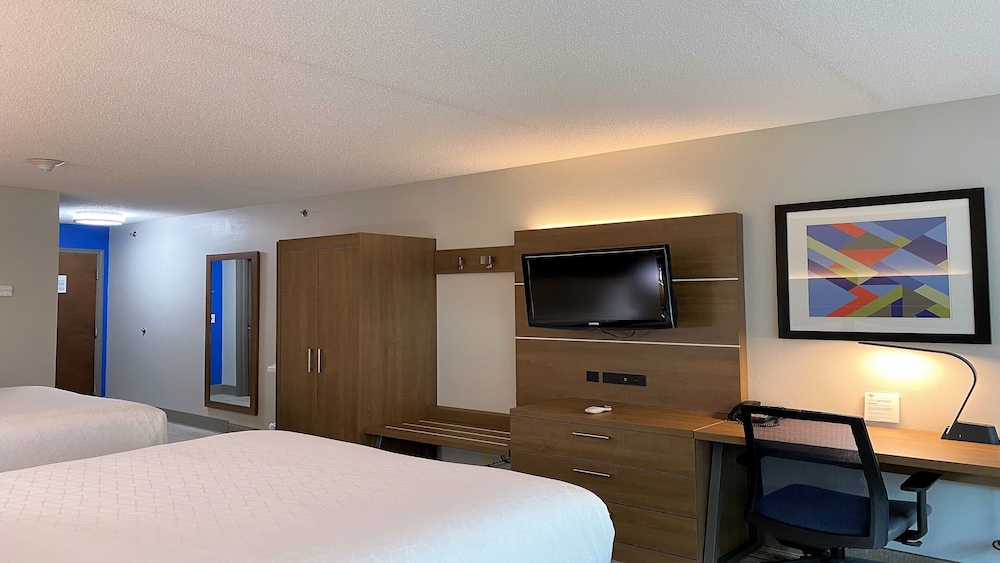 Standard Room, 2 Queen Beds - Photo 4
