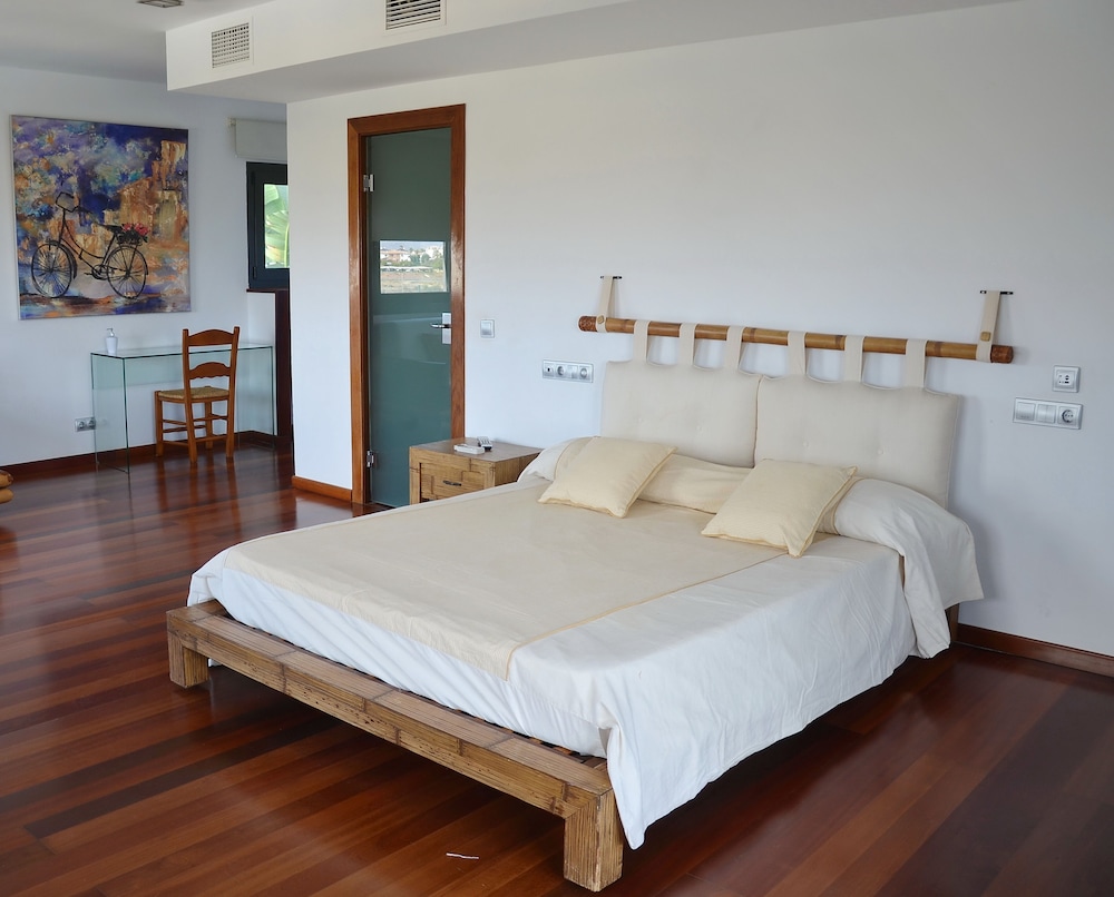 Deluxe Quadruple Room (3)