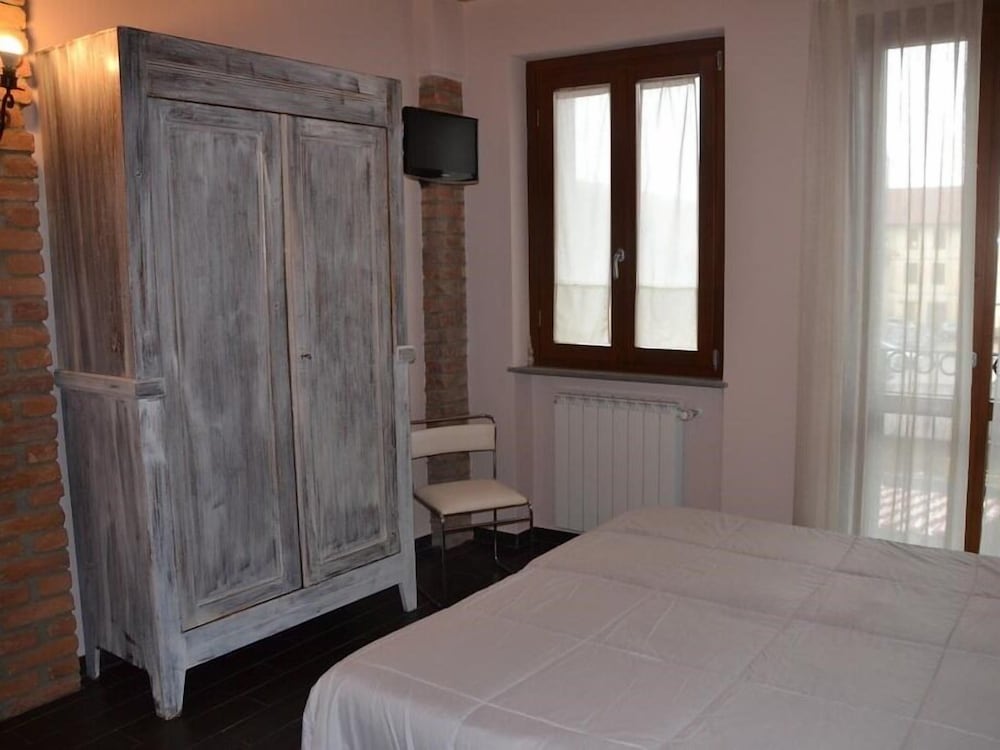 Comfort Triple Room, Private Bathroom (Glicine & Giglio) photo 2