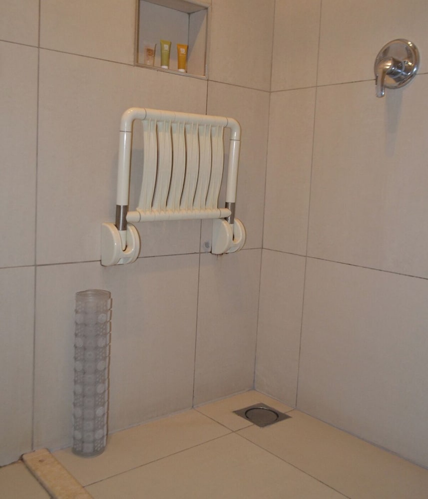 Standard Double Room - Disability Access - Photo 2