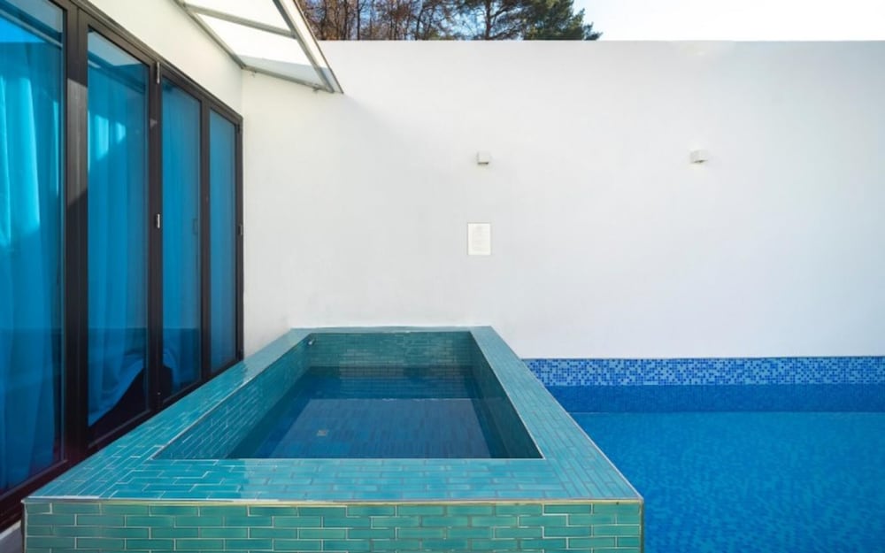 Room (POOLVILLA 104 (Duplex) (Random Room)) photo 3