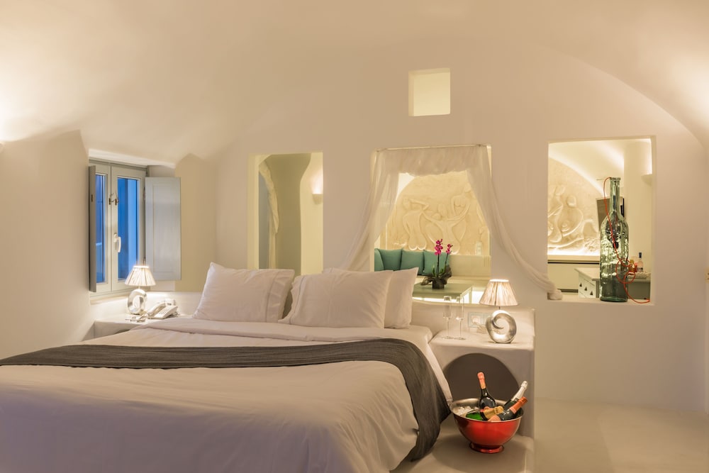 Honeymoon Suite With Indoor Cave Plunge Pool photo 2