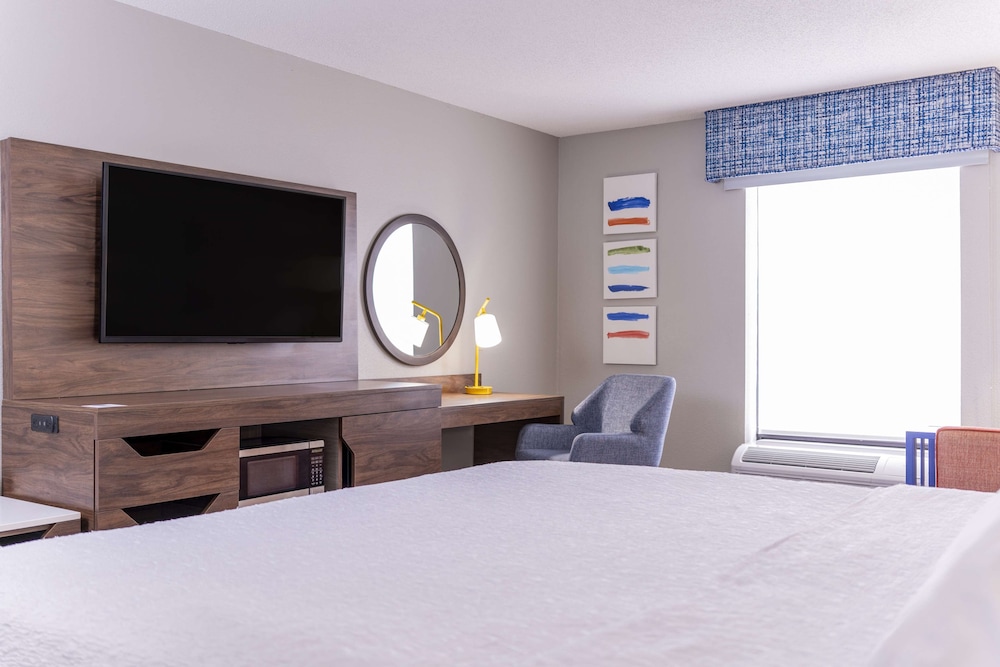 One King Bed, Non-Smoking - Photo 6