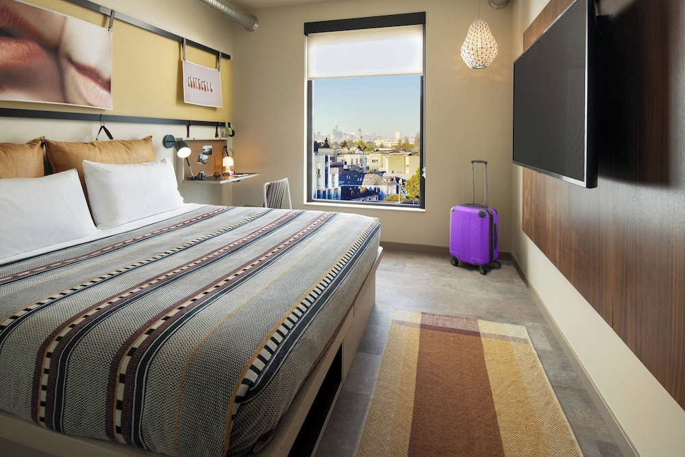 Room, 1 King Bed, City View