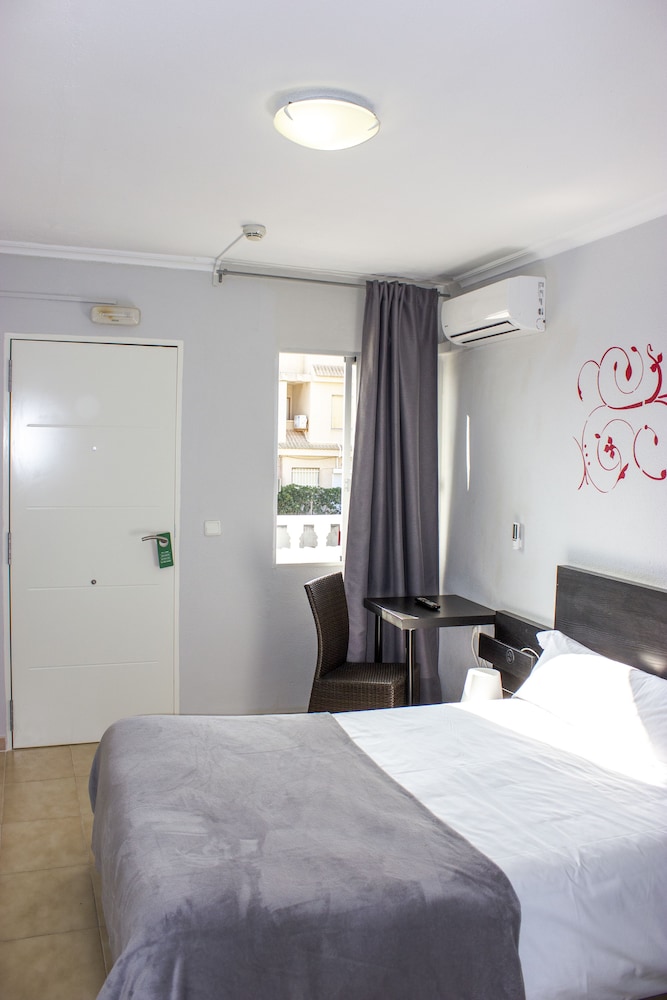 Single Room, Partial Ocean View