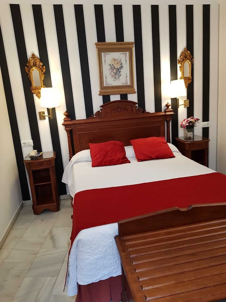 Double Room - Photo 12
