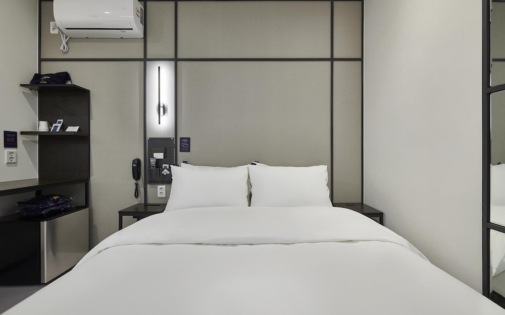 Room (Economy (Windowless Wave Netflix avai) photo 3