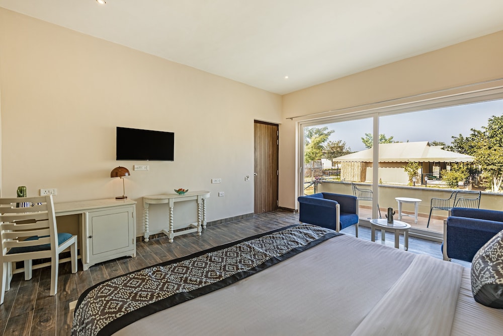 2 Bed room Family Room - Photo 3