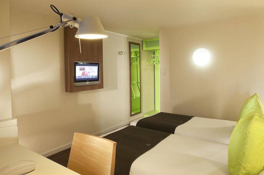 Next Generation, Room, 2 Twin Beds photo 3