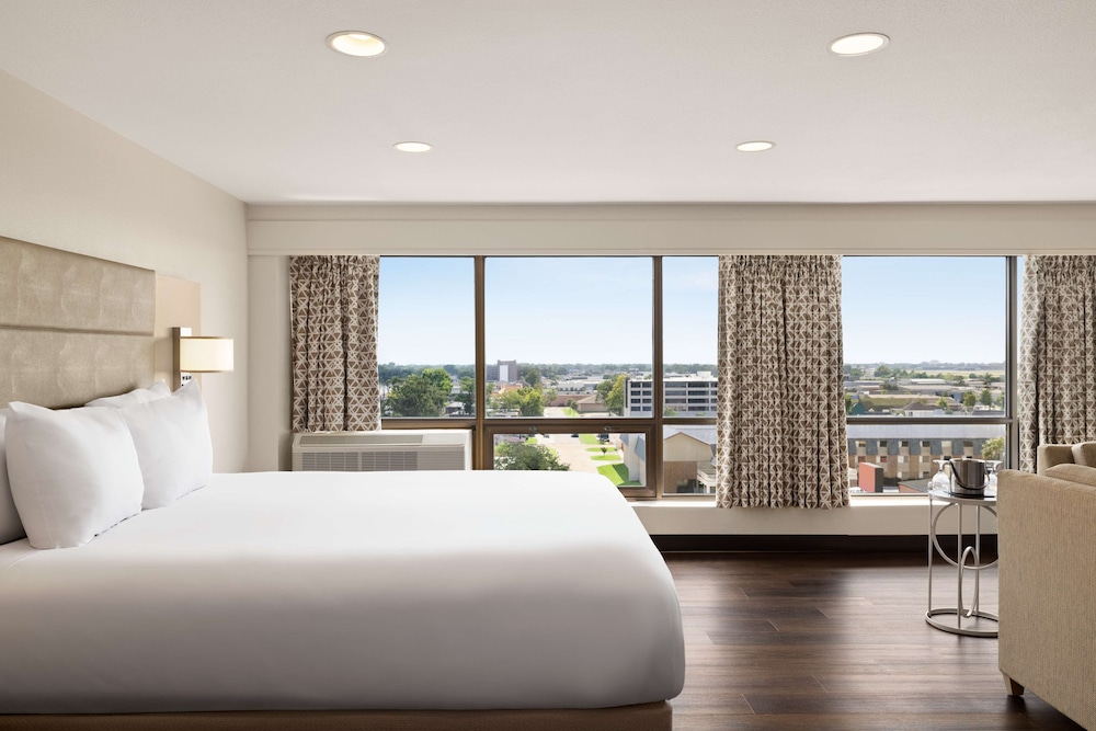 Junior Suite, 1 King Bed, Non Smoking photo 1