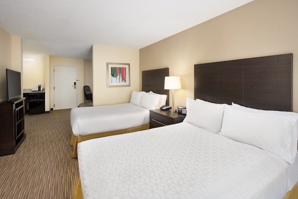 Room, 2 Double Beds, Accessible (Communications, Roll-In Shower) - Photo 7