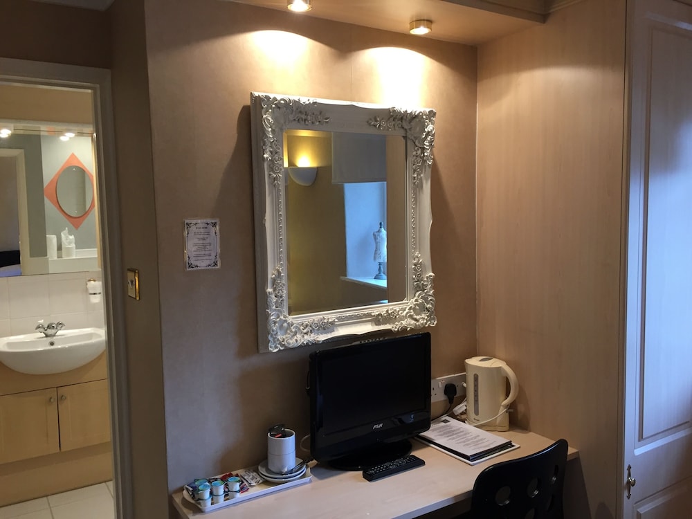 Standard Double Room, Ensuite photo 3