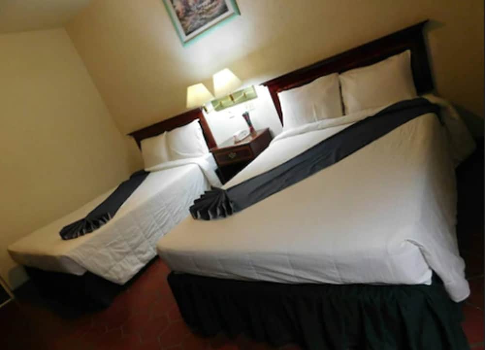 Standard Room, 2 Double Beds - Photo 3