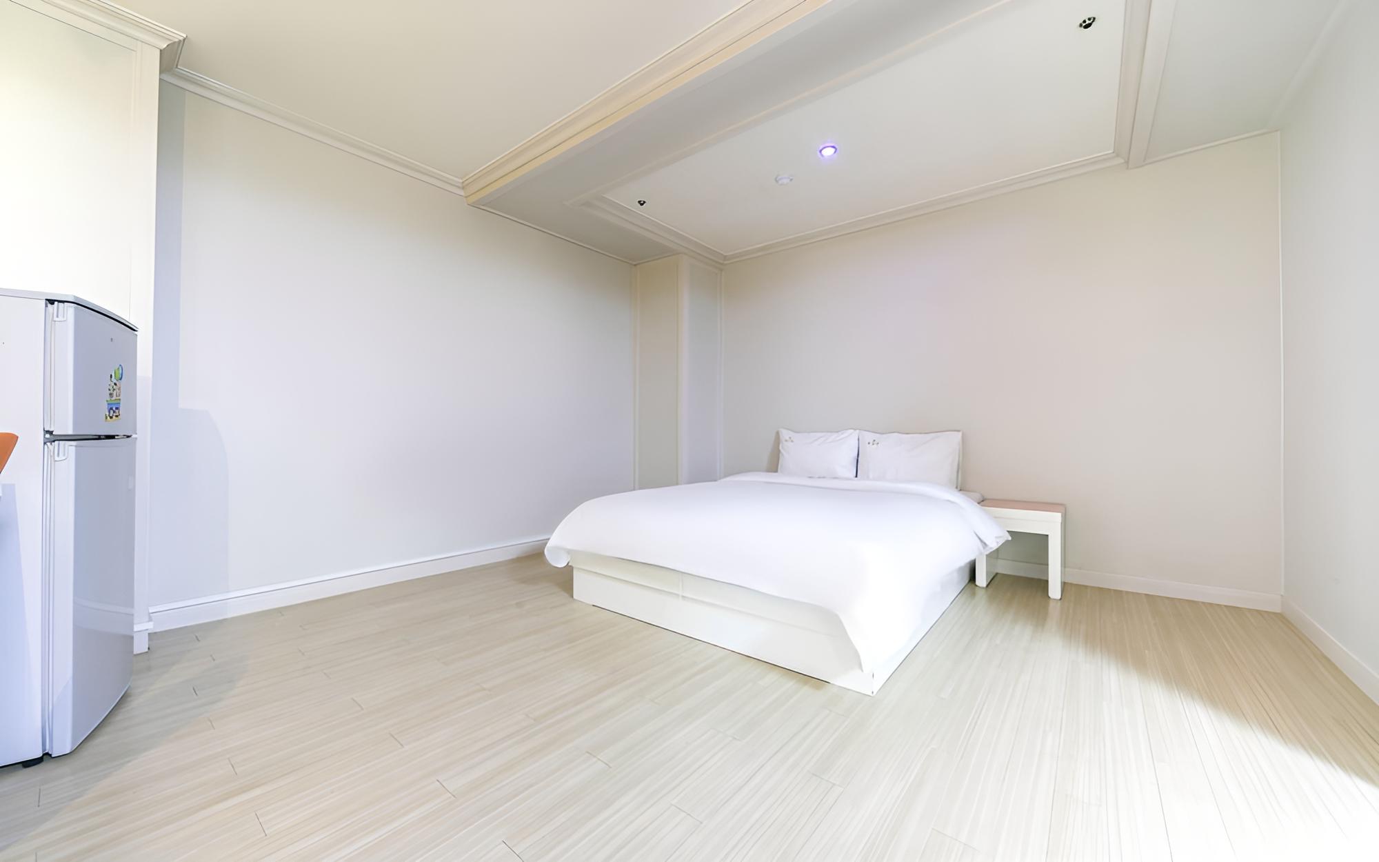 Room (Large Room (Air Purifier/Advanced Bid) photo 2