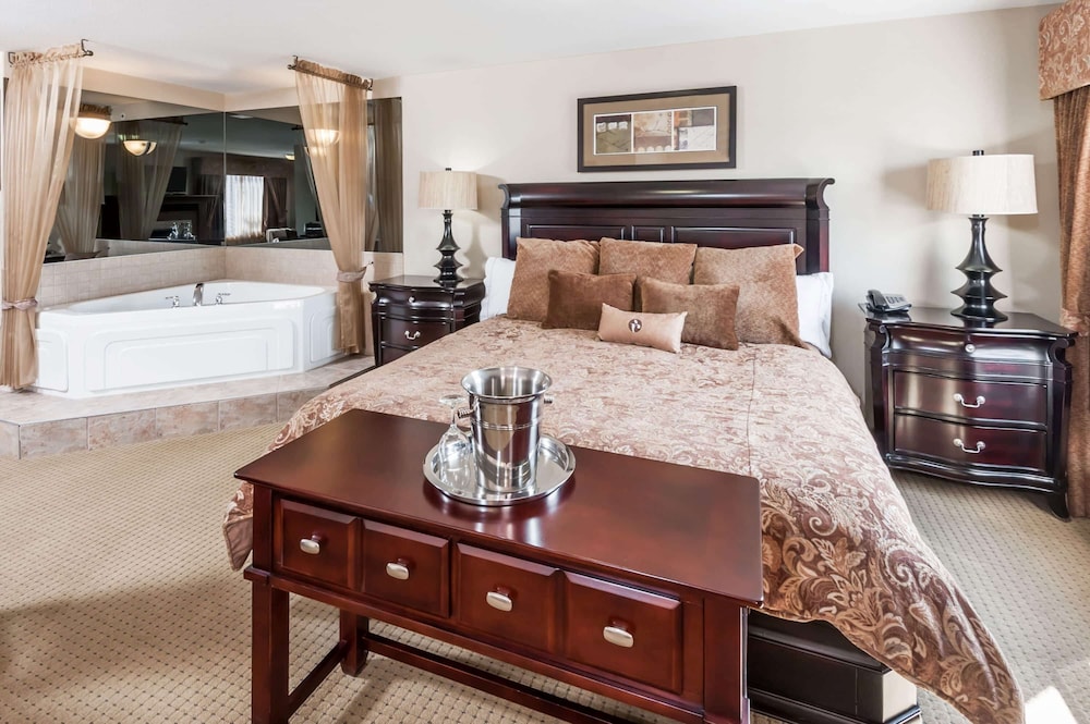 Suite, 1 King Bed, Non Smoking photo 1