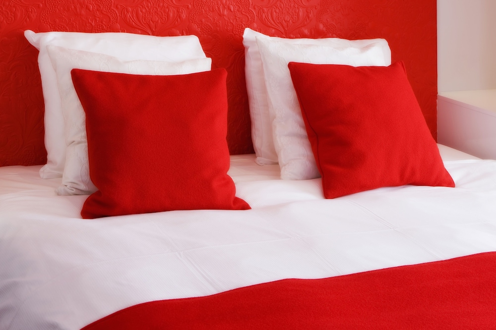 Honeymoon Suite - Photo 3
