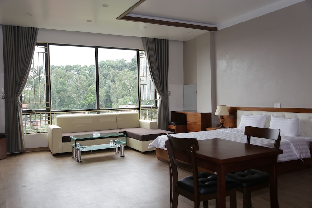 Business Studio Suite, 1 King Bed, Kitchen, Hill View photo 1