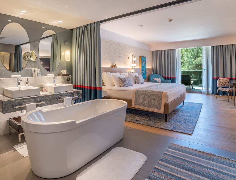Superior Double Room, Pool View photo 2