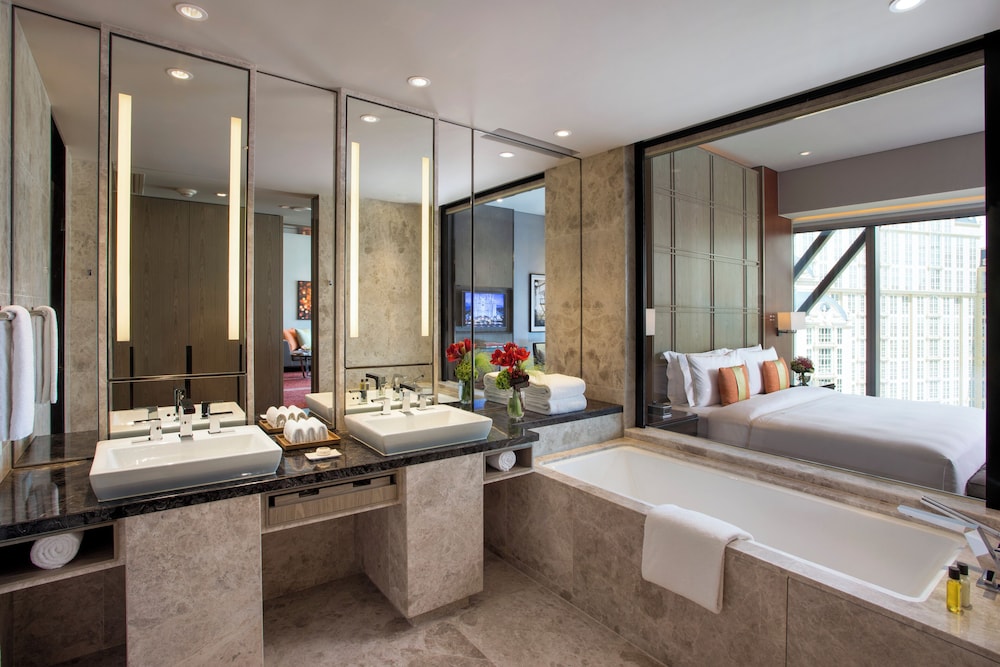Celebrity Suite photo 2