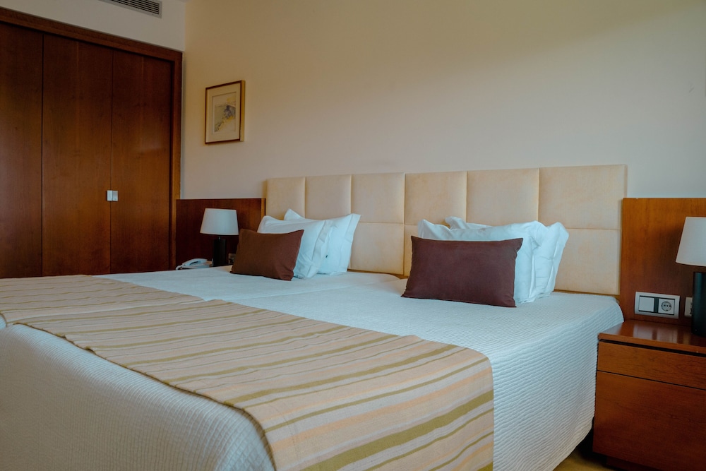 Twin Room, Balcony, River View - Photo 1