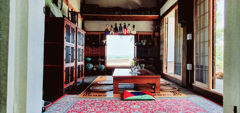 Room (keunsarangchae) photo 3