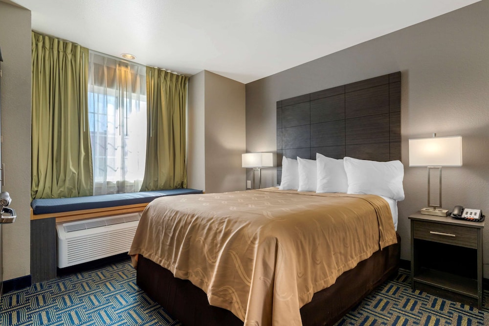 Standard Room, 1 Queen Bed, Non Smoking - Photo 4