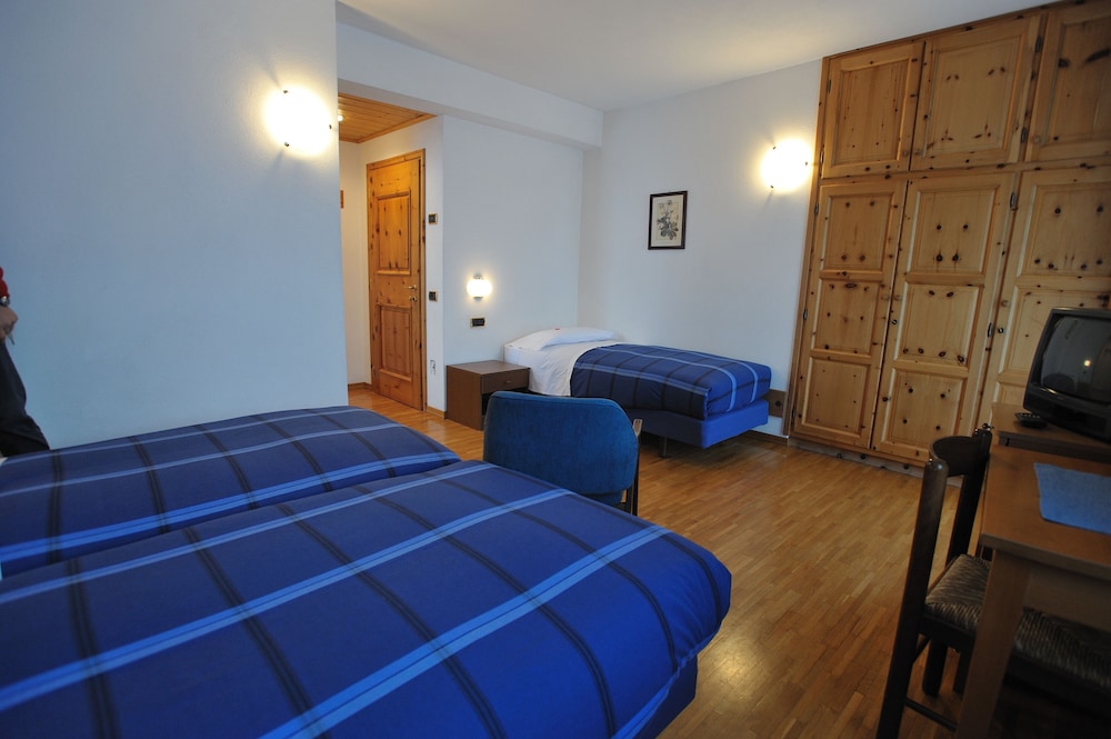 Superior Triple Room, Balcony photo 1