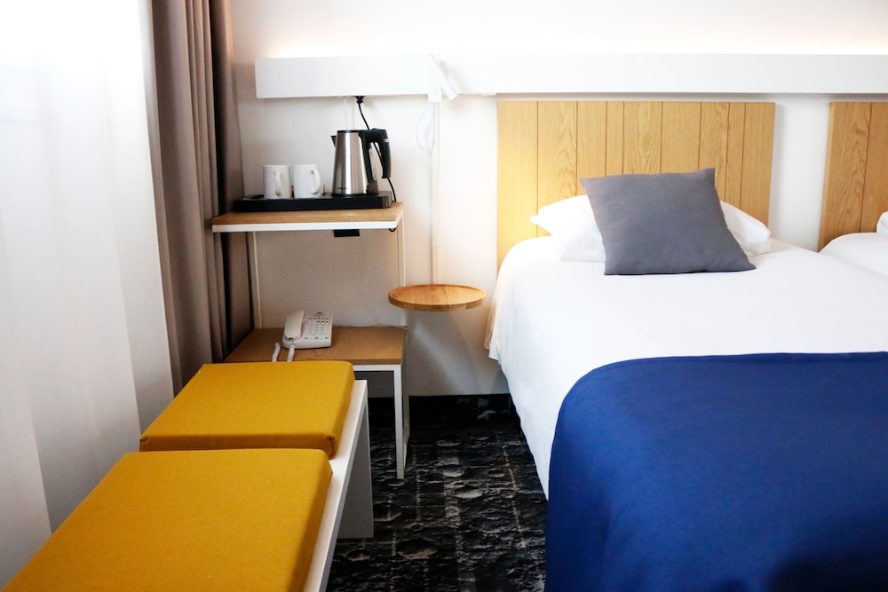 Twin Room - Photo 2