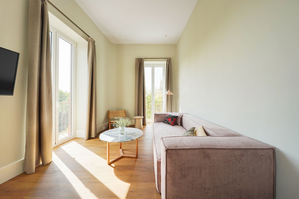 3 Bedroom Apartment with Balcony - Photo 12