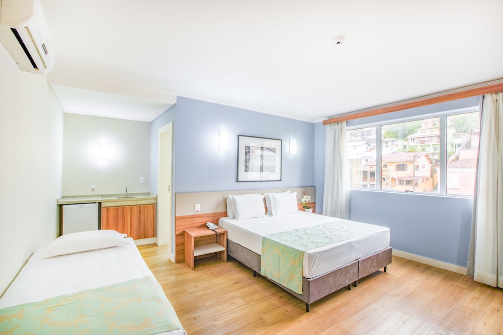 Deluxe Suite, City View photo 2