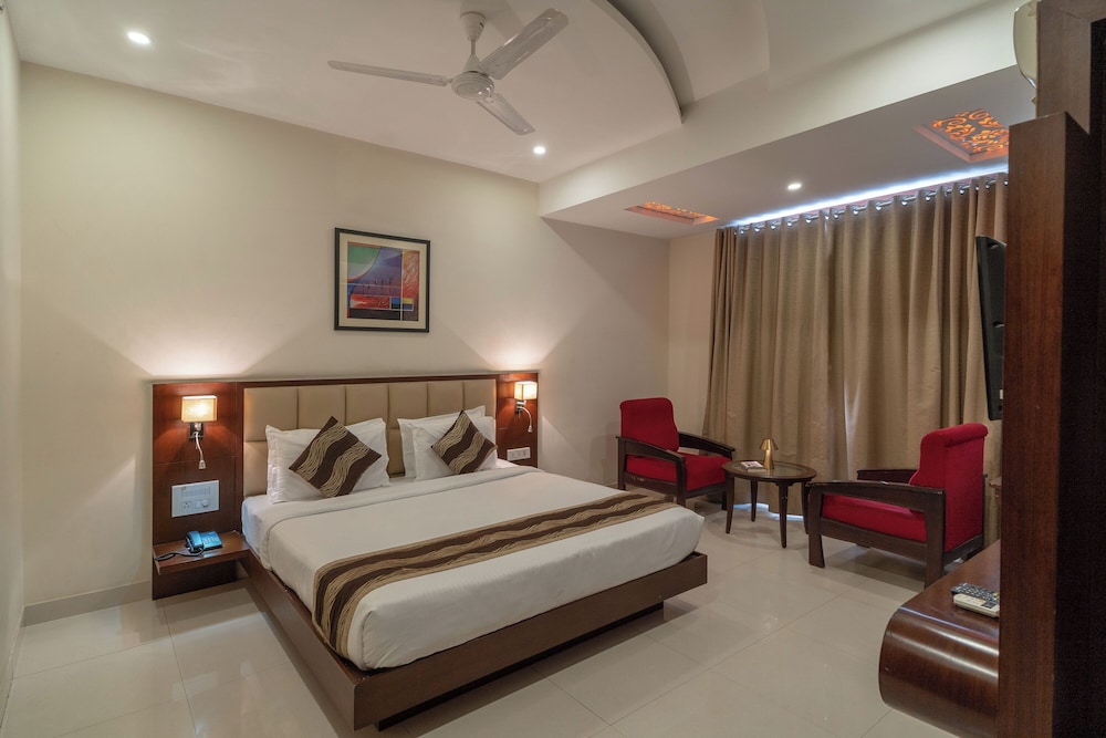 Deluxe Room - Photo 7