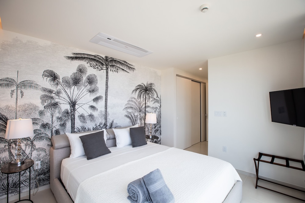 Comfort Condo, 2 Bedrooms, Balcony, Beach View