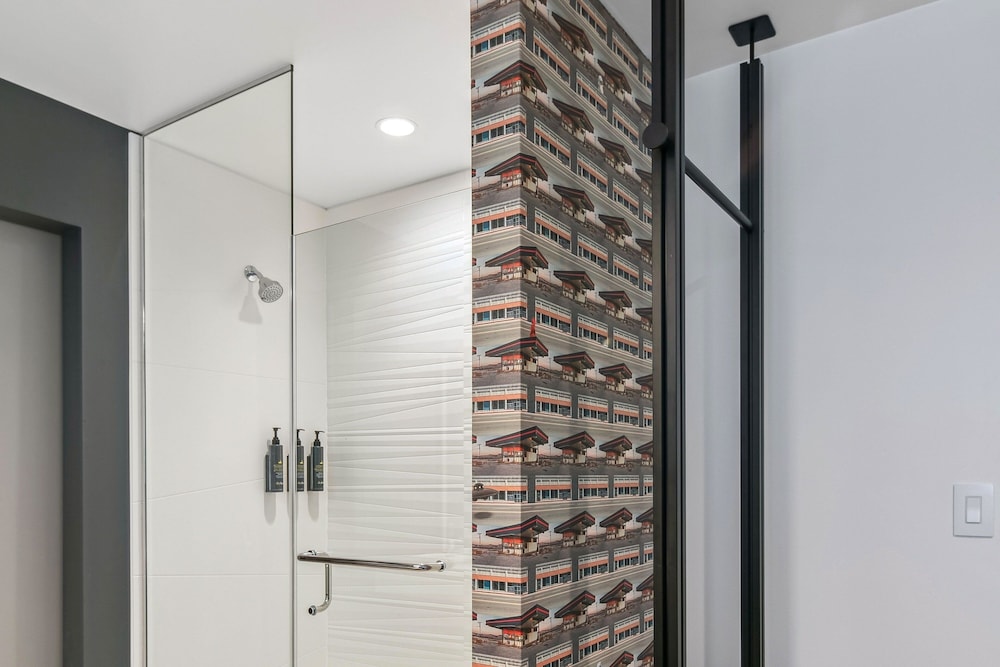 Room, 2 Queen Beds (Mobility Accessible, Roll-In Shower)