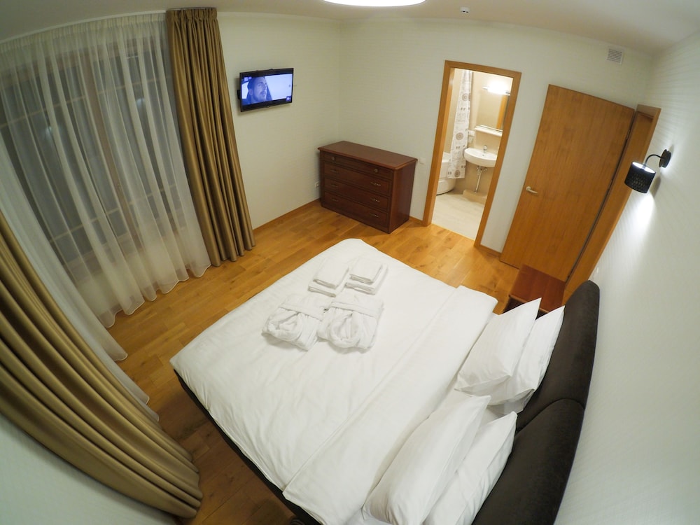 Penthouse double bedroom apartment photo 3