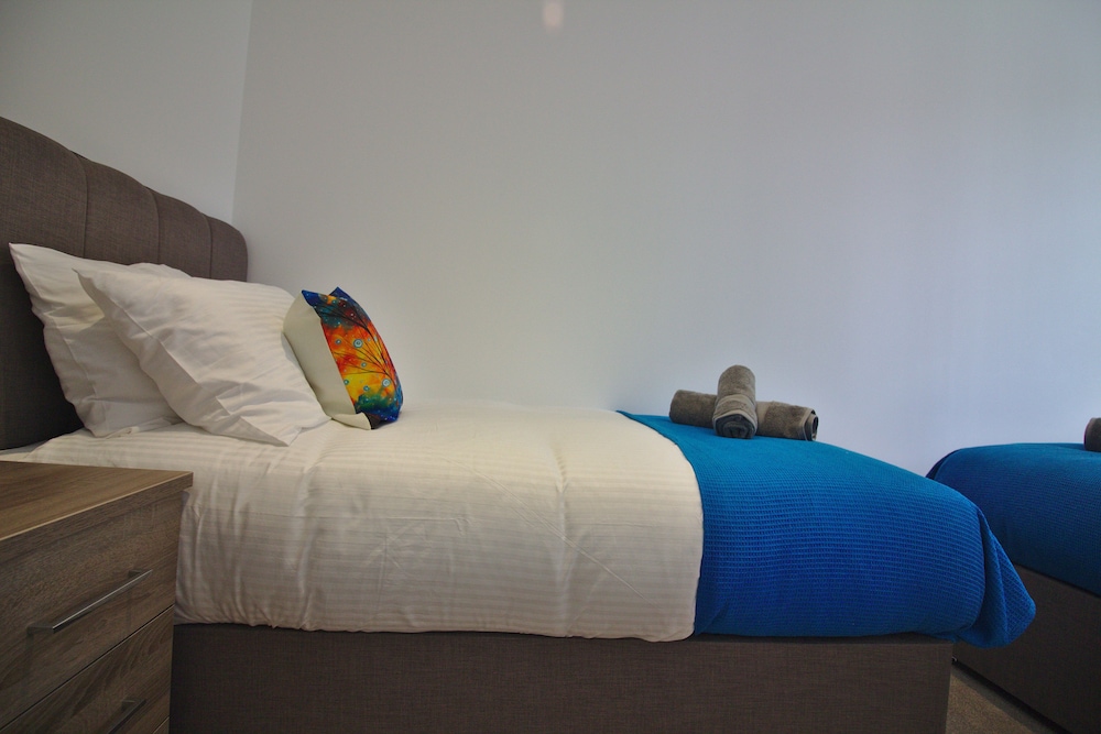 Apartment 6 (Sleeps 6) photo 3