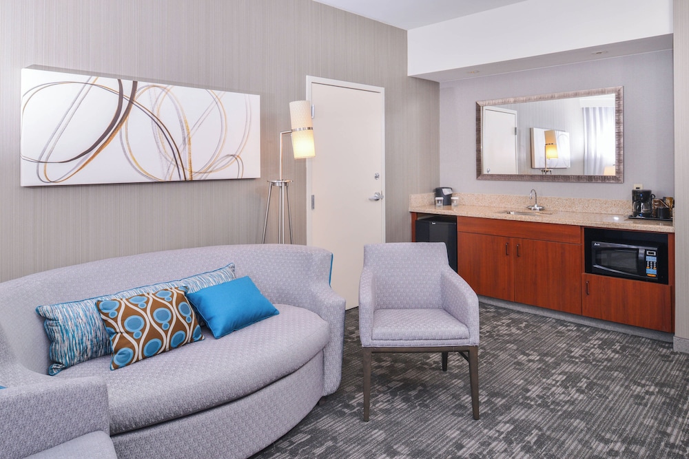 Suite, 1 Bedroom - Photo 1