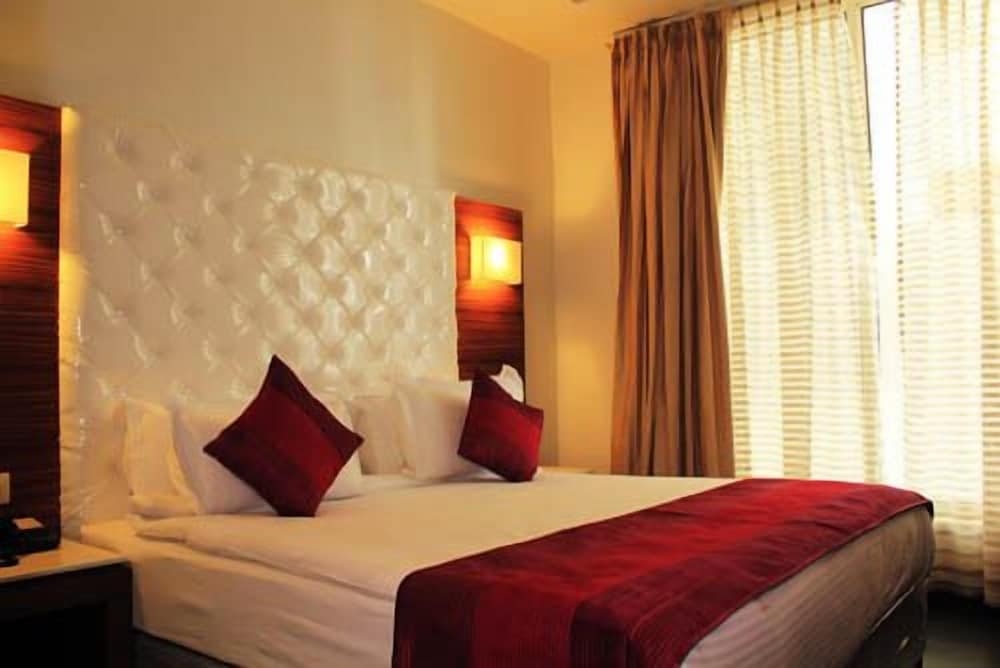 Superior Room, 1 King Bed