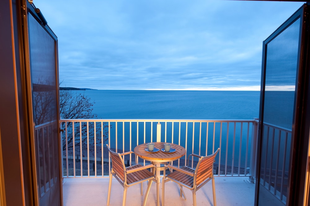 Deluxe Suite, 2 Bedrooms, Lake View photo 3