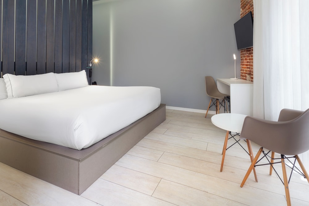 Premium Double Room - Photo 7